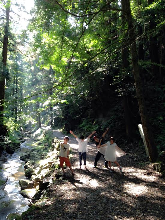 かまってちゃんが5周年ベスト、4組のゲスト迎えた“フィーチャリング盤”も