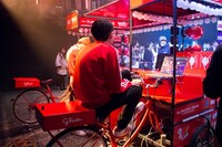 「Glico YATAI」特設サイトで公開された映像のワンシーン。