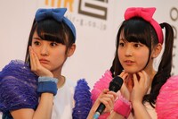 左から咲良菜緒、安藤ゆず。