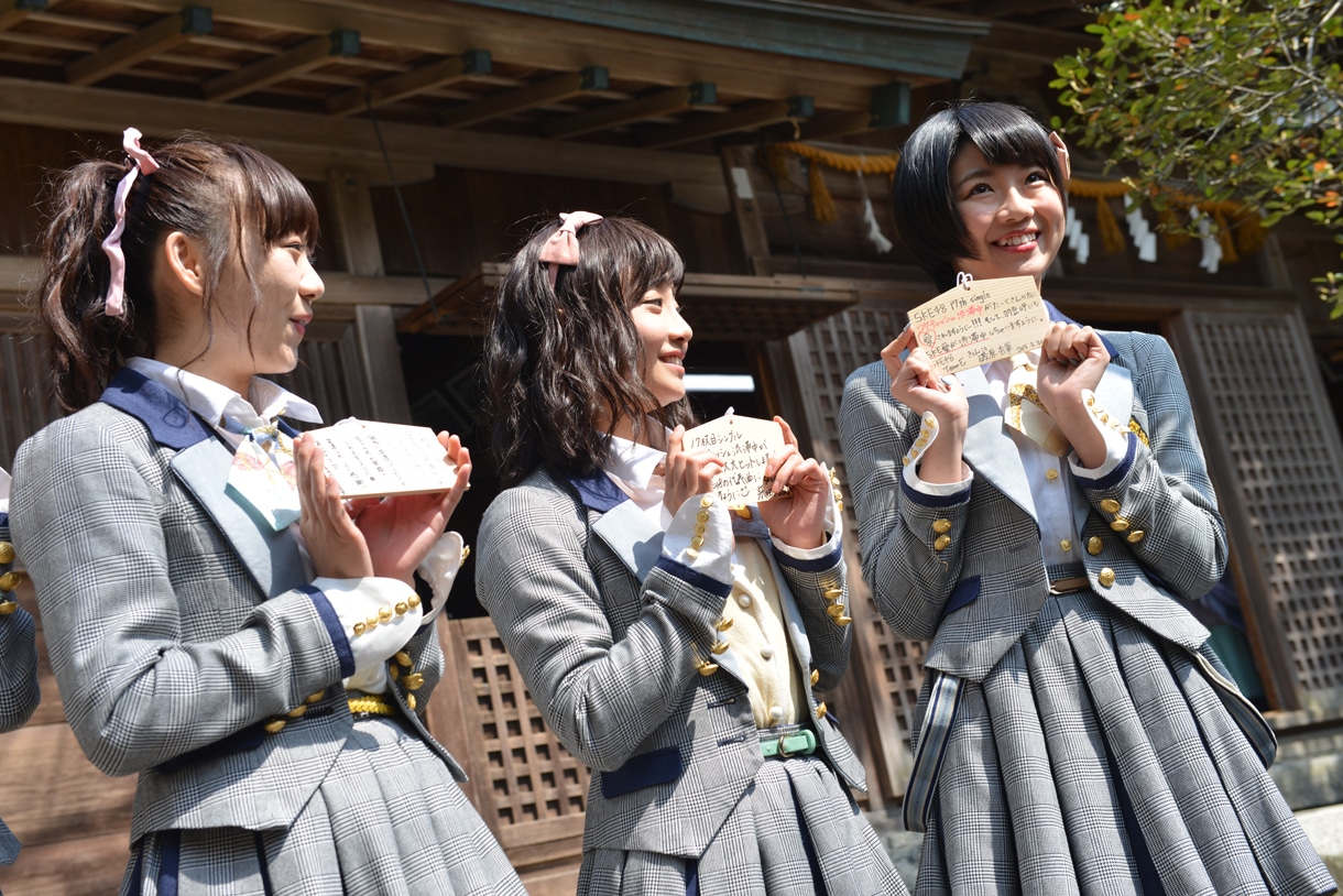 絵馬を披露するSKE48。