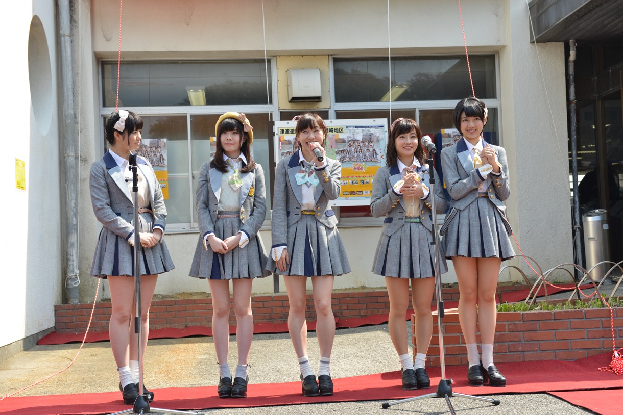 横断幕除幕式に出演したSKE48。