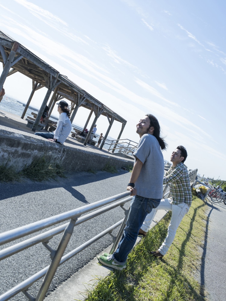 サニーデイ・サービス。左から丸山晴茂(Dr)、曽我部恵一(Vo, G)、田中貴(B)。