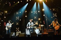 THE BAWDIES「『Boys!』TOUR 2014-2015 -FINAL-」東京・日本武道館公演の様子。（Photo by RUI HASHIMOTO[SOUND SHOOTER]）