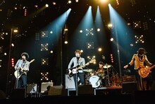 THE BAWDIES「『Boys!』TOUR 2014-2015 -FINAL-」東京・日本武道館公演の様子。（Photo by RUI HASHIMOTO[SOUND SHOOTER]）