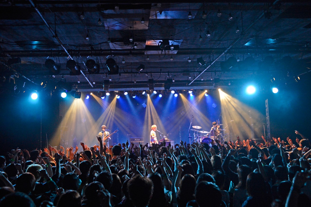 「Guess What!? We Have A Guest!! WEAVER × ゲスの極み乙女。」東京・LIQUIDROOM公演の様子。