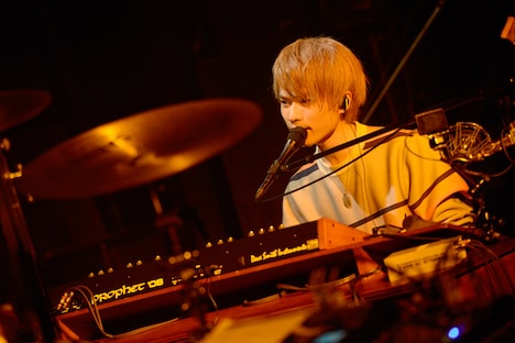 杉本雄治（Piano, Vo）