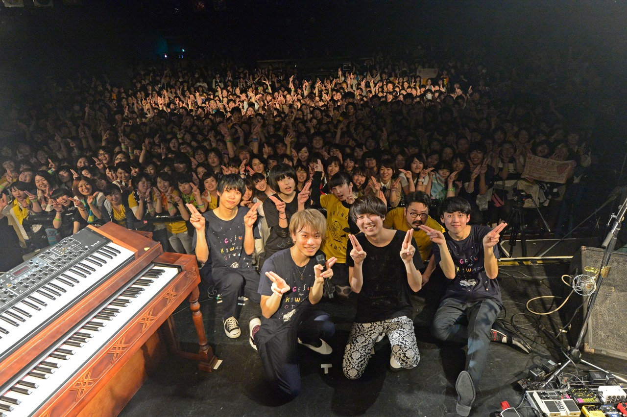 「Guess What!? We Have A Guest!! WEAVER × ゲスの極み乙女。」東京・LIQUIDROOM公演の様子。