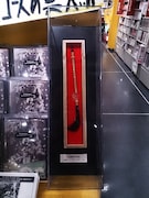 東京・タワーレコード新宿店と渋谷店に展示中の志磨遼平の毛髪から製作された筆。