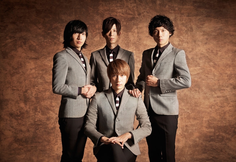 THE BAWDIES。下段中央がROY。