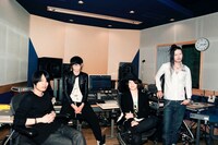 「ALXD」レコーディング中の[Alexandros]。