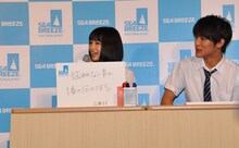 左から広瀬すず、中川大志。