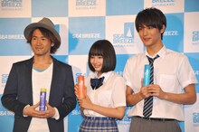 左からナオト・インティライミ、広瀬すず、中川大志。