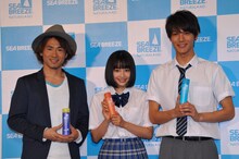 左からナオト・インティライミ、広瀬すず、中川大志。