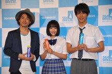 左からナオト・インティライミ、広瀬すず、中川大志。