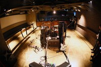 go!go!vanillas「嘘か？真か？360°開放！東名阪 1DAY フリーライブツアー」が行われた東京・shibuya PLUG。