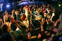 go!go!vanillas「嘘か？真か？360°開放！東名阪 1DAY フリーライブツアー」東京・shibuya PLUG公演の様子。