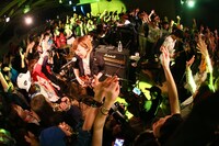 go!go!vanillas「嘘か？真か？360°開放！東名阪 1DAY フリーライブツアー」東京・shibuya PLUG公演の様子。