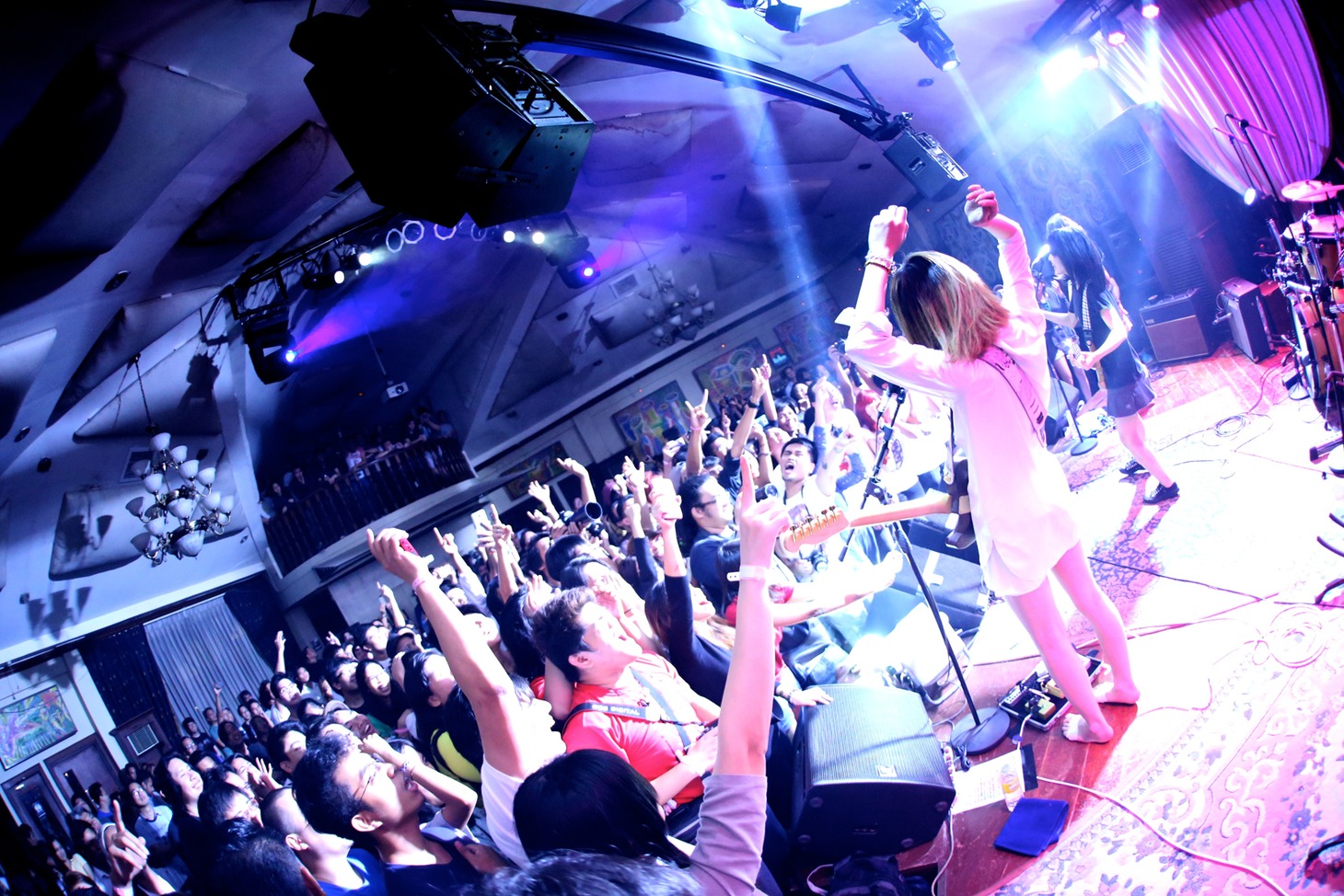 2014年に行われたtricot「What's Ochansensu-Su!? tricot Asia Tour 2014」フィリピン公演の様子。
