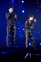 「東方神起 LIVE TOUR 2015 ～WITH～」東京ドーム公演の様子。