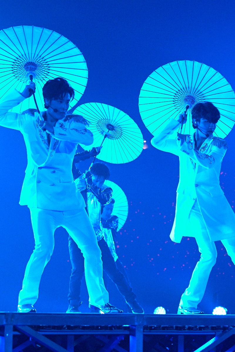 東方神起 LIVE TOUR 2015 写真集 東方神起 オフィシャルウェブサイト