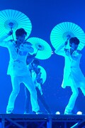 「東方神起 LIVE TOUR 2015 ~WITH~」東京ドーム公演の様子。
