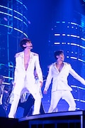 「東方神起 LIVE TOUR 2015 ~WITH~」東京ドーム公演の様子。