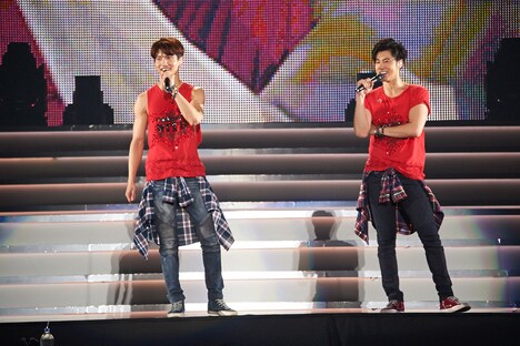 「東方神起 LIVE TOUR 2015 ~WITH~」東京ドーム公演の様子。