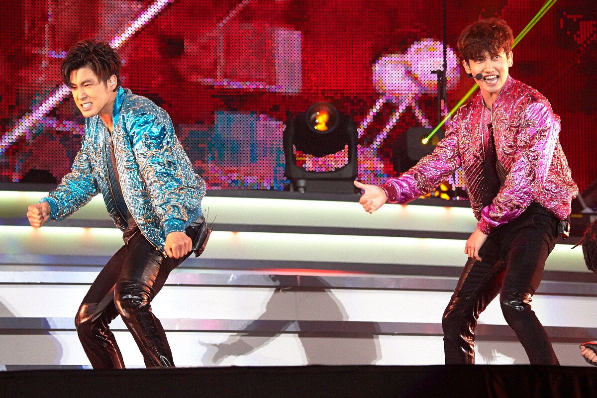 東方神起ドームツアー完遂、再会誓った2人の涙「必ず戻ってきます