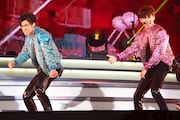 「東方神起 LIVE TOUR 2015 ~WITH~」東京ドーム公演の様子。