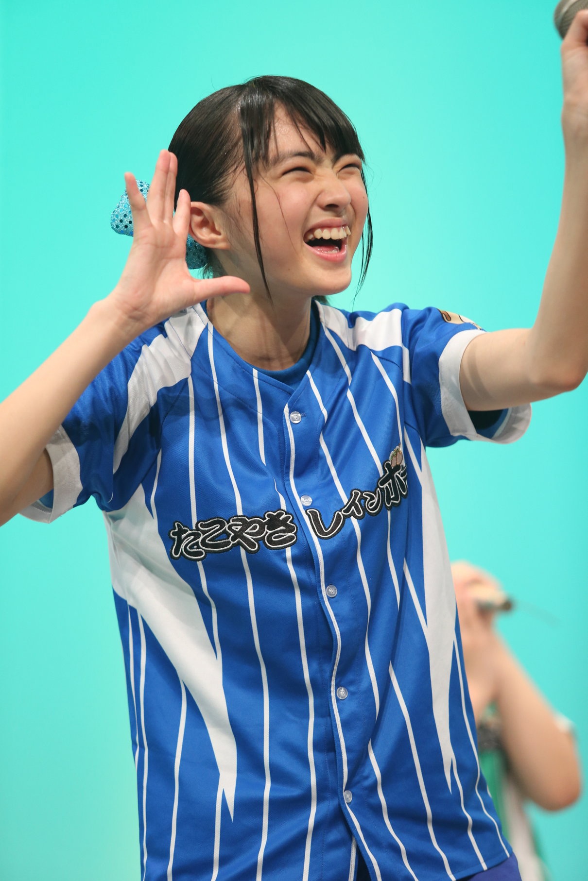 春名真依