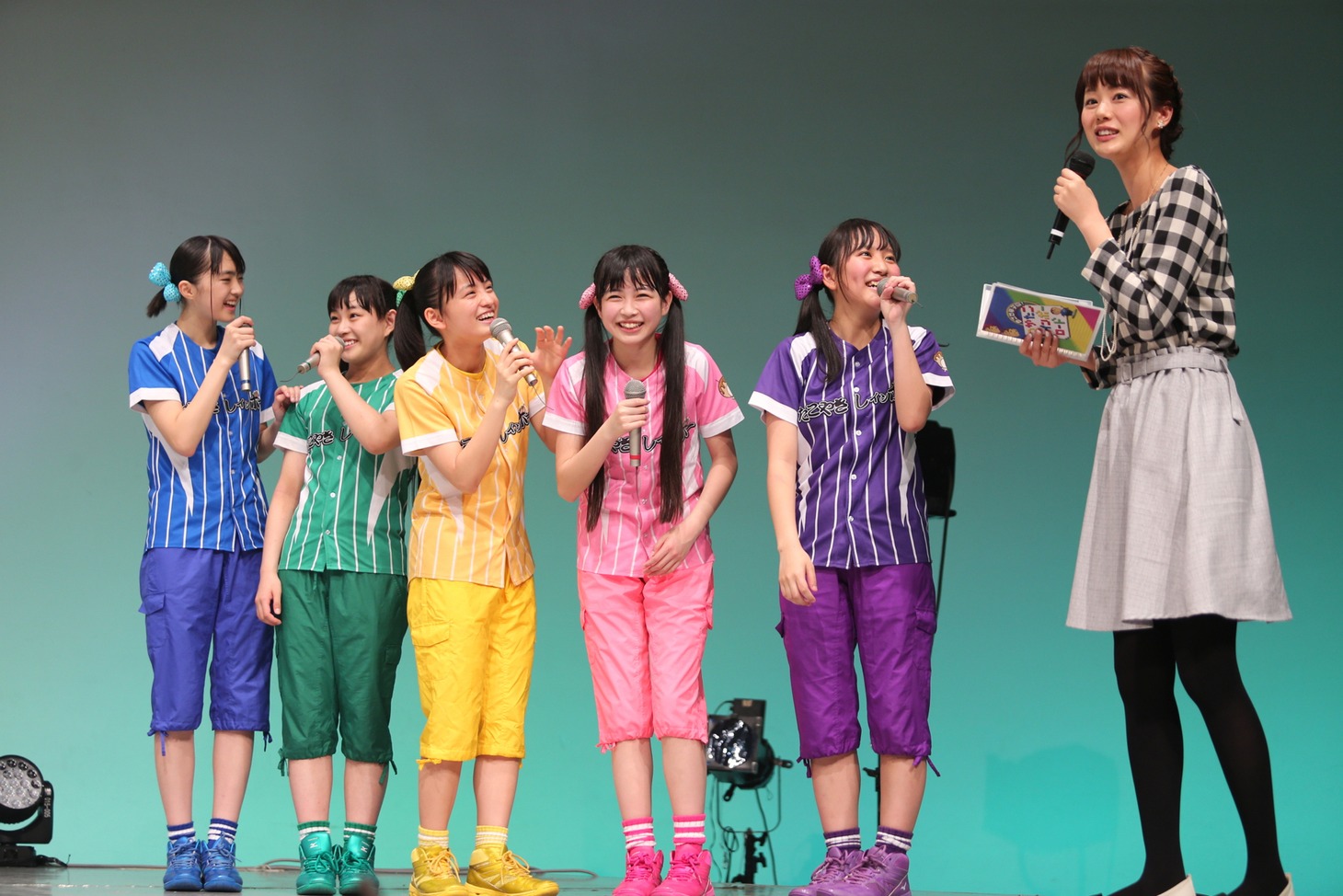 「めざせ甲子園！つかたこレインボーロード」第4巻発売記念イベントの様子。