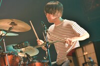 小泉貴裕（Dr）（撮影：古溪一道）