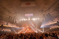 KANA-BOON「KANA-BOONのとぅるとぅるかむとぅるーTOUR 2015 ～夢のアリーナ編～」東京・日本武道館公演の様子。（撮影：古溪一道）