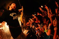 Rhythmic Toy World「1stフルアルバム先行試聴会＆ワンマンライブ」でのライブパフォーマンスの様子。（Photo by MASANORI FUJIKAWA）