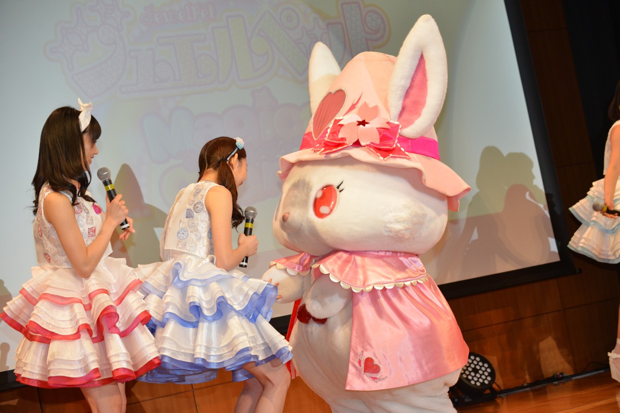 ジュエルペットたちと対面するマジカル☆どりーみん。