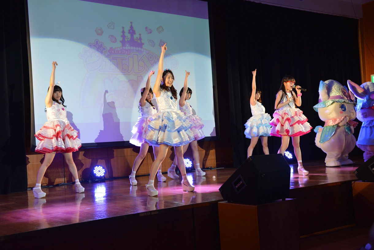 マジカル☆どりーみんによる「マジカル☆チェンジ」歌唱の様子。
