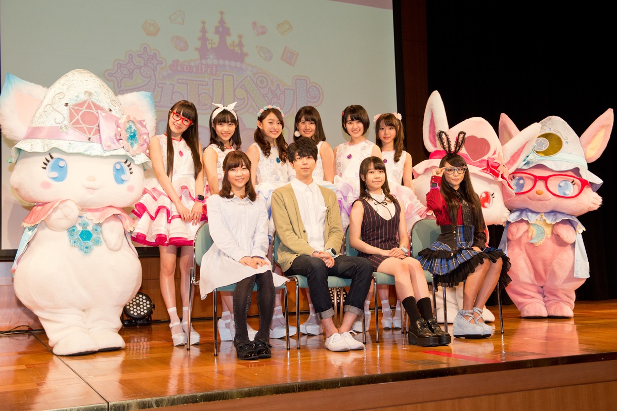 「ジュエルペット マジカルチェンジ」制作会見出演者によるフォトセッションの様子。