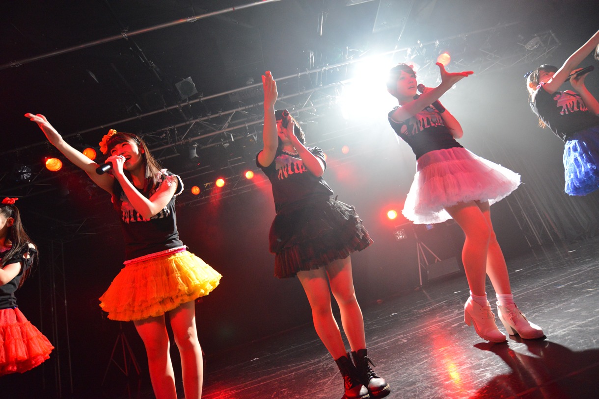 「乙女Rockets スプリットツアー 2015 SPRING」ライブの様子。