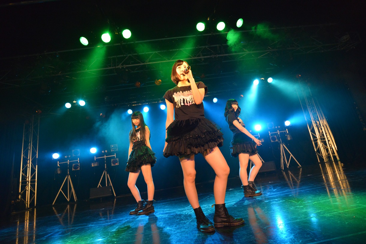 「乙女Rockets スプリットツアー 2015 SPRING」ライブの様子。