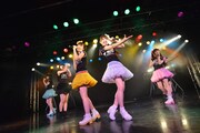 「乙女Rockets スプリットツアー 2015 SPRING」ライブの様子。