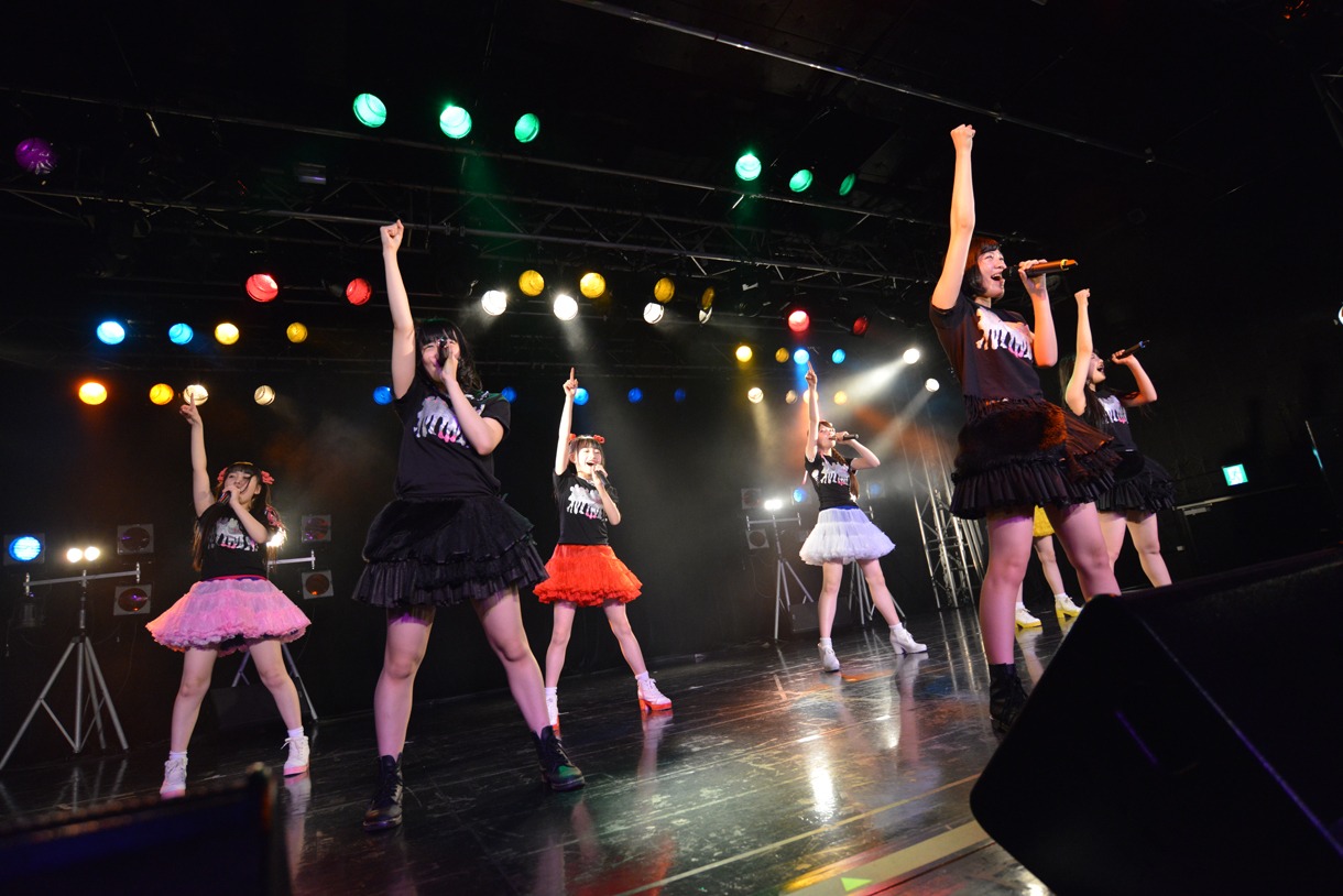 「乙女Rockets スプリットツアー 2015 SPRING」ライブの様子。