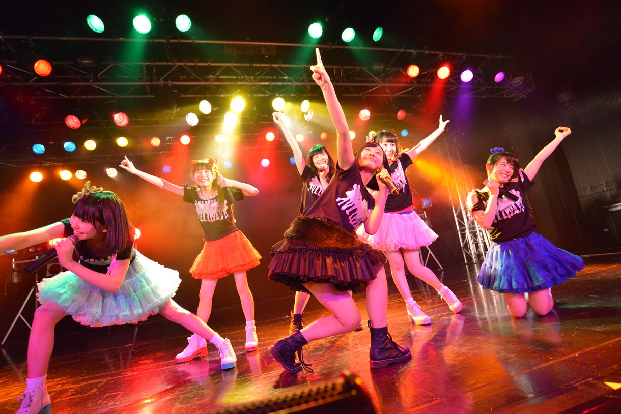 「乙女Rockets スプリットツアー 2015 SPRING」ライブの様子。