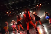 「乙女Rockets スプリットツアー 2015 SPRING」ライブの様子。
