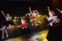 「乙女Rockets スプリットツアー 2015 SPRING」ライブの様子。