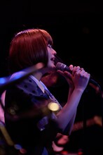 みこ（Vo）（Photo by YUKA OCHIAI、逢坂憲吾）