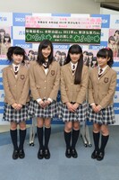 左から水野由結、野津友那乃、田口華、菊地最愛。