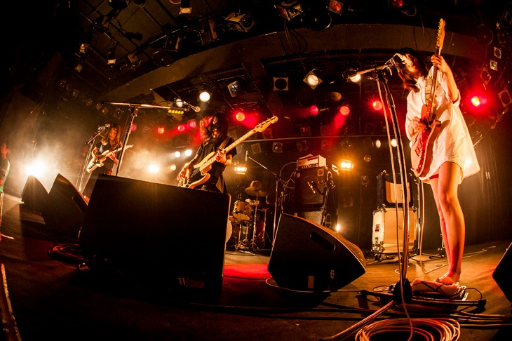 「tricotのワクワク変拍子旅行 2015」名古屋CLUB QUATTRO公演の様子。（Photo by Ohagi）