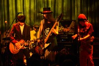 LIFE IS GROOVE（photo by ITARU HIRAMA（平間写真館TOKYO））