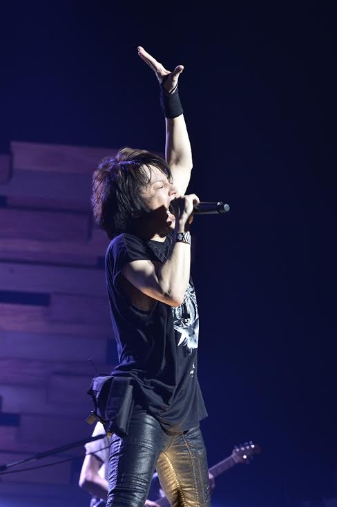 「T.M.R. LIVE REVOLUTION '15 -天-」初日公演の様子。
