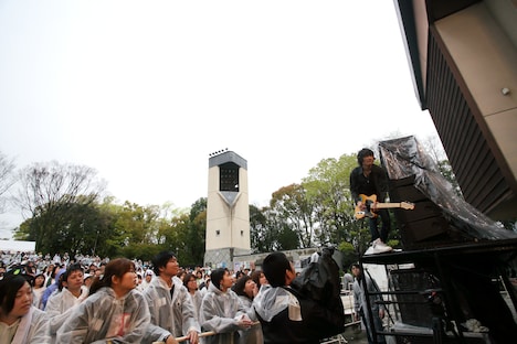 The Flickersのライブの様子。